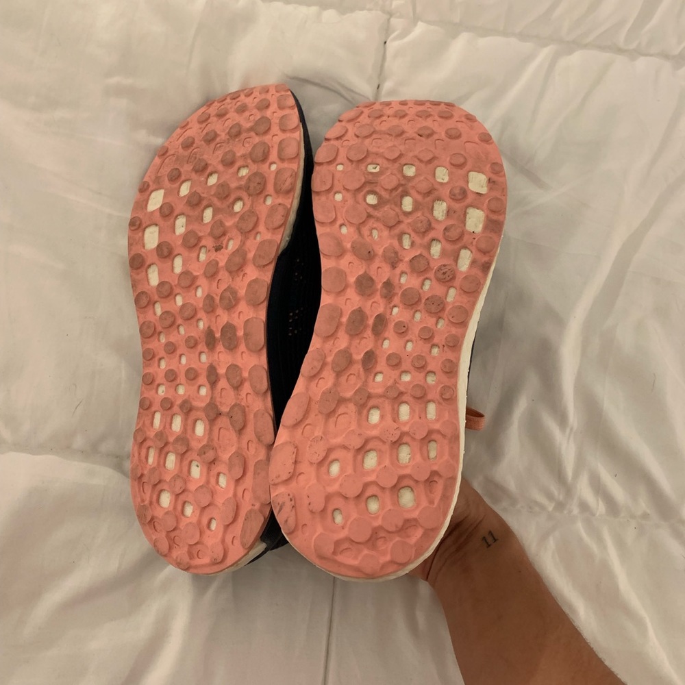 Women’s Adidas Vengeful Sneakers - Picture 5 of 6
